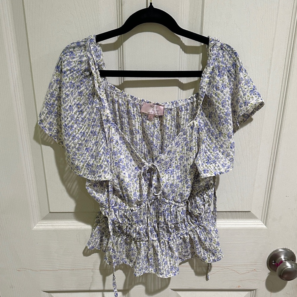 Chic Floral Blouse with Ruffle Accents